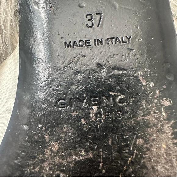 GIVENCHY Bedford 4G Logo White Leather Flats
Mules Size 37 - Picture 12 of 13